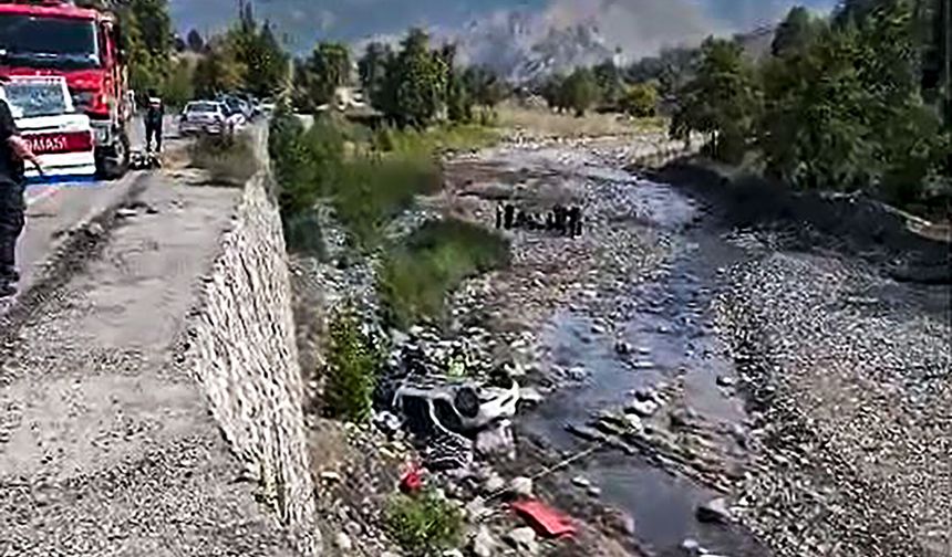 Adana’da feci kaza: Otomobil dereye uçtu, 2 ölü