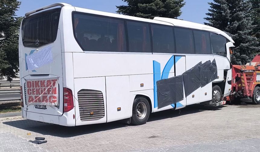 Afyonkarahisar'da yolcu otobüsü ve kamyonet çarpıştı