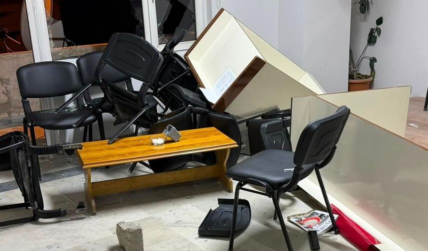 AK Parti Emet İlçe Başkanlığı'na Saldırı