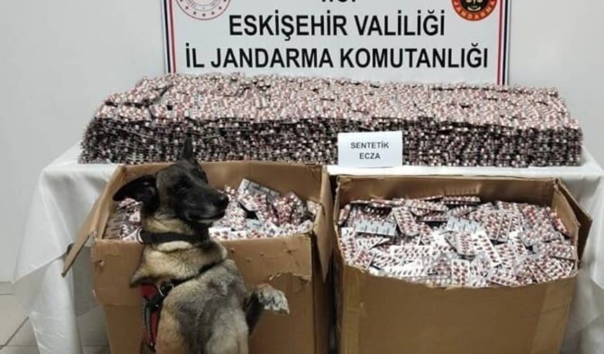 Araçlarında 84 bin sentetik hap ile yakalandılar