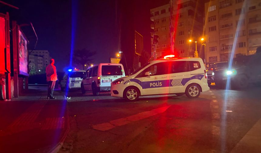 Arkadaş grubu arasında tekmeli yumruklu kavga
