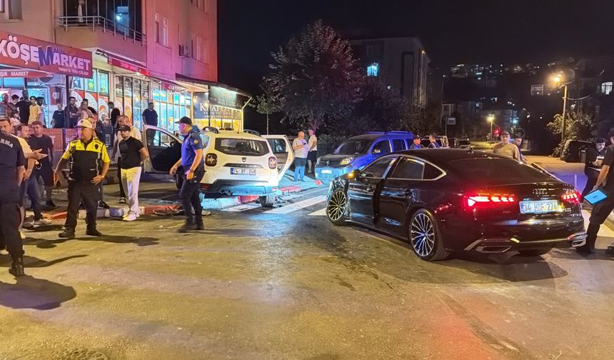 Bartın'da polis aracı ve otomobil çarpıştı