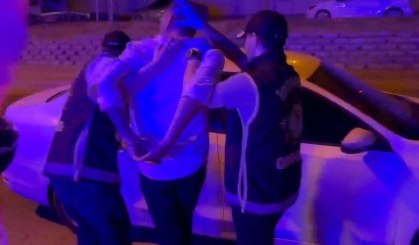 Büyükçekmece'de kaçak silah operasyonunda 23 tabanca ele geçirildi