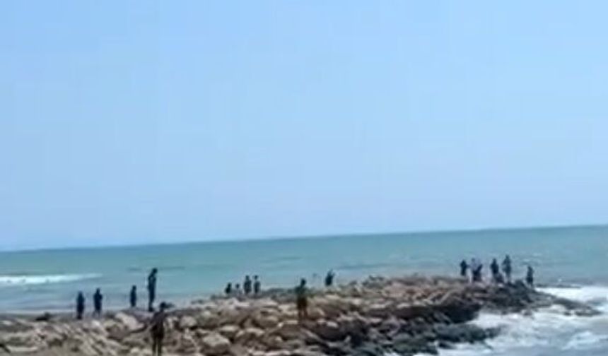 Dalgalara kapılan çocuklardan 2'si kurtarıldı, biri kayboldu
