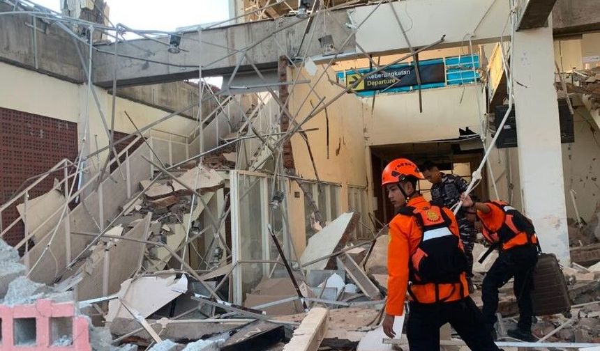Endonezya'da Depremde Hayatını Kaybedenlerin Sayısı 103'e Yükseldi