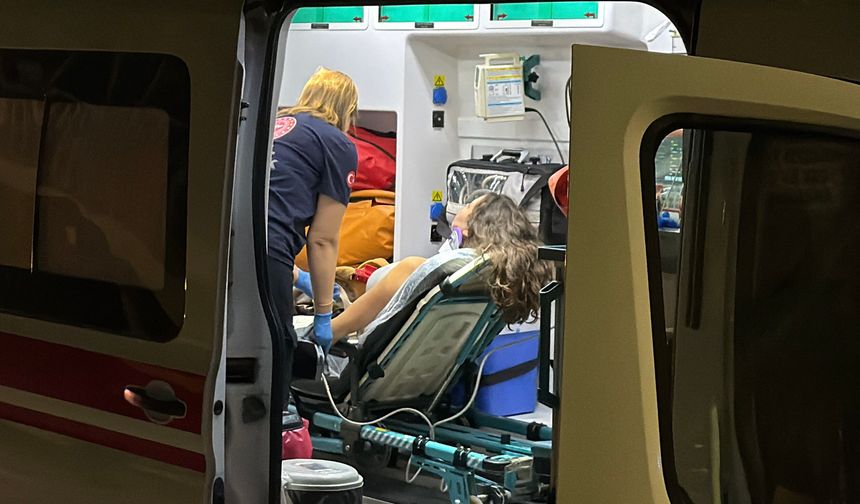 Eskişehir'de otomobil aydınlatma direğine çarptı; 1 yaralı