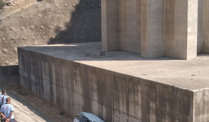 Gaziantep'te araç, şarampole devrildi: 2 ölü
