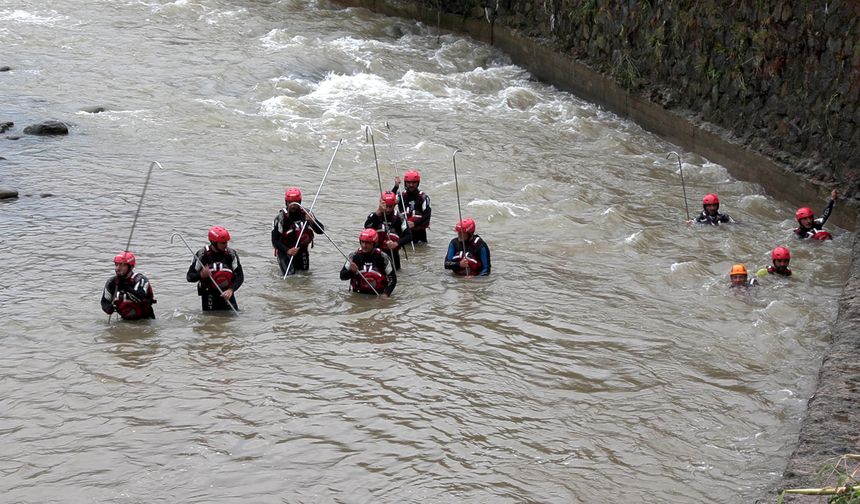 Giresun'da selde kaybolan dayı ve yeğeni aranıyor