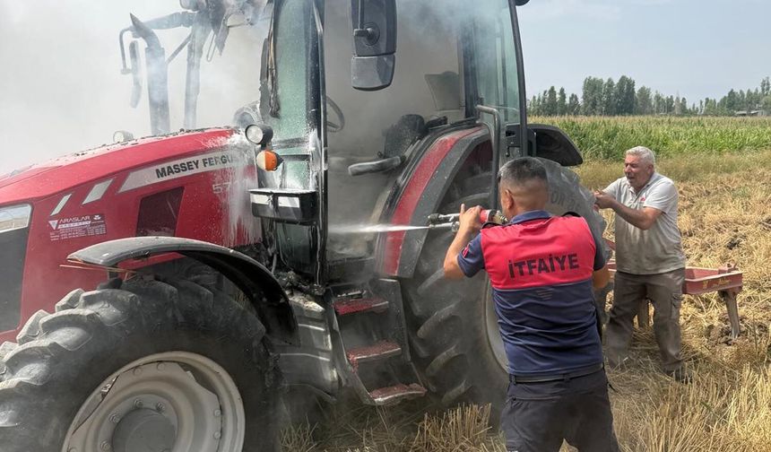 Iğdır’da Tarla Süren Traktör Alevlere Teslim Oldu