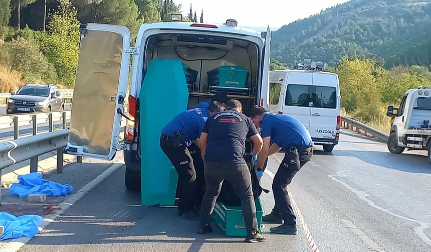 Manisa’da bariyerlere çarpan motosikletin sürücüsü öldü