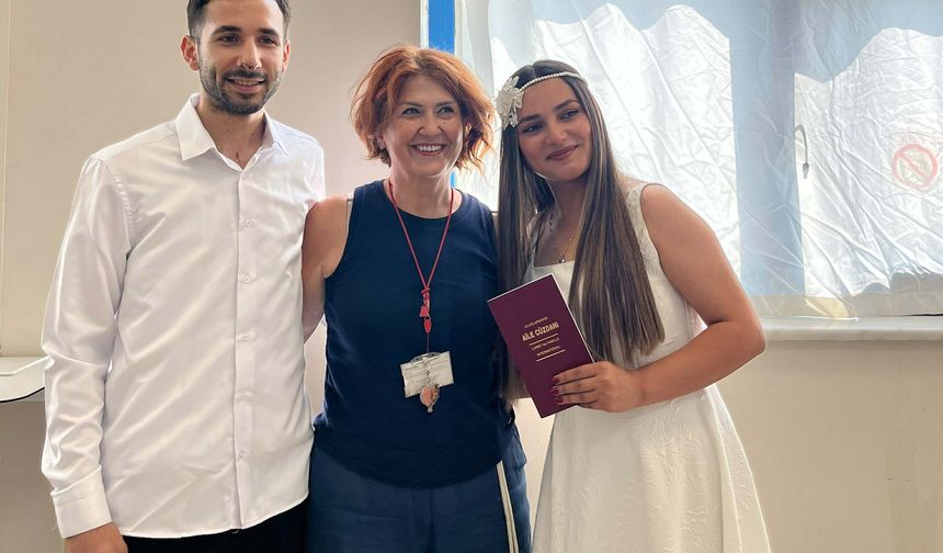 Manisa'da bıçaklı saldırıda ağır yaralanan genç hastanede evlendi