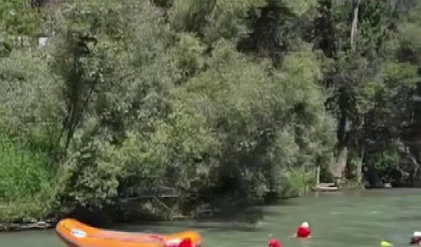 Rafting Yarışında Botları Alabora Oldu