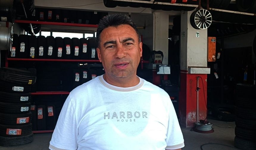 Tamir sırasında otomobil lastiği patladı