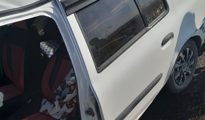 Van'da otomobiller kafa kafaya çarpıştı