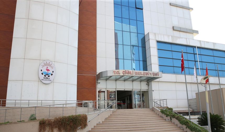 Çiğli Belediye Başkanı’nın makam aracına silahlı saldırı