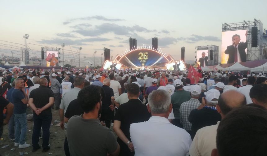 AKP'liler Erdoğan'ın Tarihi Konuşmasını Bekliyor