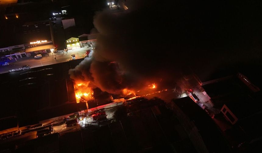 Eskişehir'de yapı malzemeleri firmasını alevler sardı!