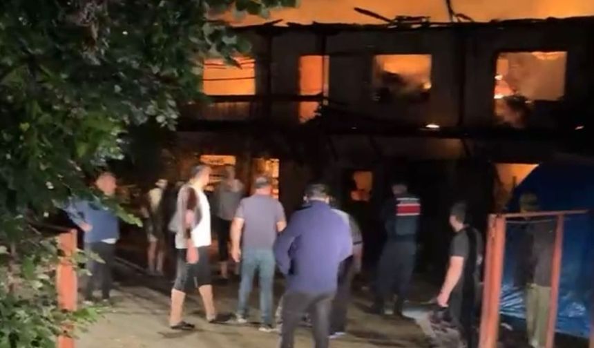 Ahırda çıkan yangında 9 büyükbaş öldü