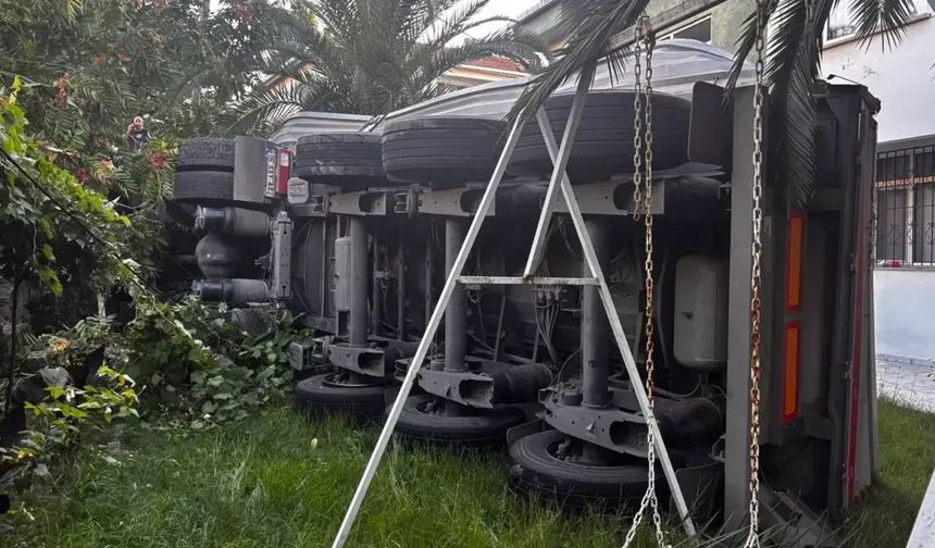 Akçakoca'da Tır ile Patpat Çarpıştı