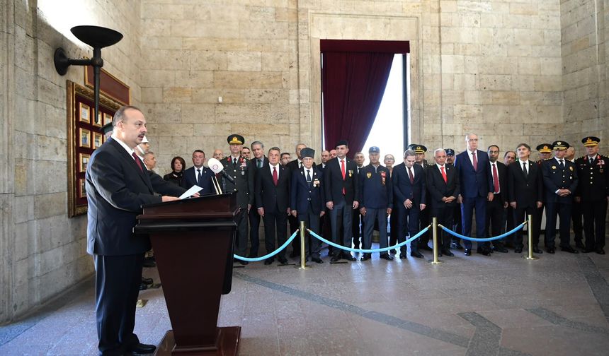 Ankara Valisi Canbolat'tan Anıtkabir ziyareti