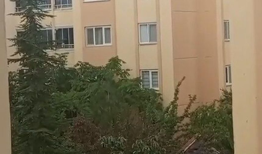 Bingöl'de kuvvetli rüzgar çatıları uçurdu