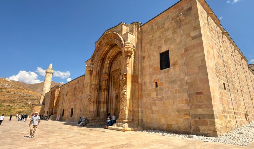 Divriği Ulu Cami'de büyüleyen görüntü