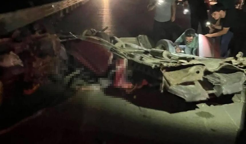 Konya'da kamyonet ve otomobil çarpıştı