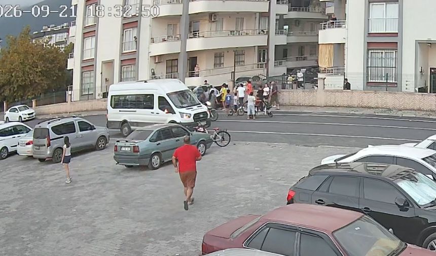 Otomobilin altında kalan küçük çocuk ağır yaralandı