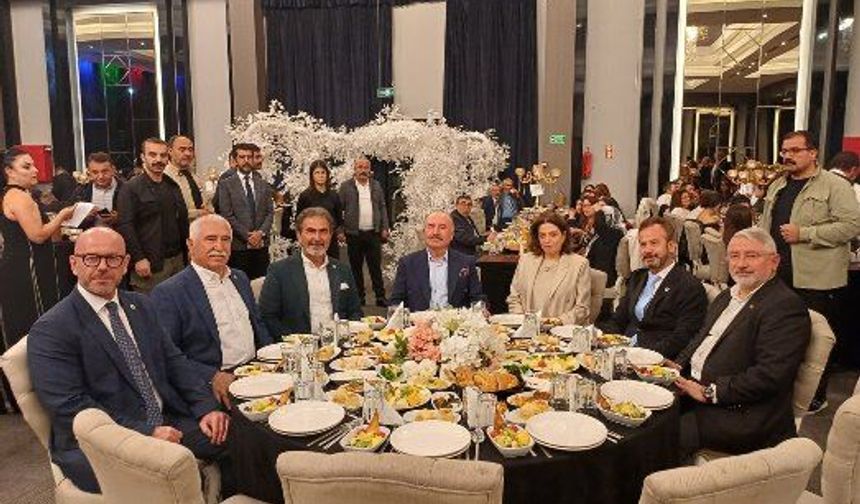 Özgür Özel Çorum'da: Vekil Tahtasız'ın Kızının Düğününe Katıldı