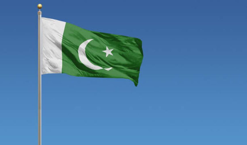 Pakistan Afganistan'a hava saldırısı düzenledi