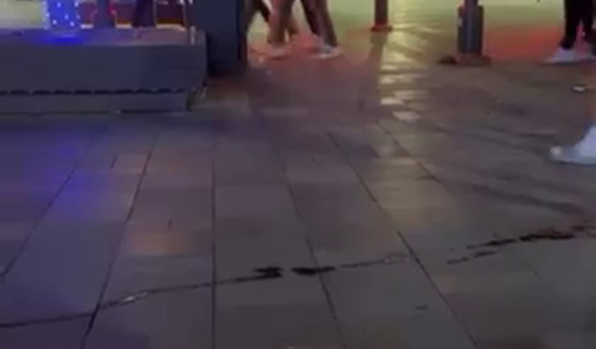 Valilik Meydanı'nda Tekmeli Yumruklu