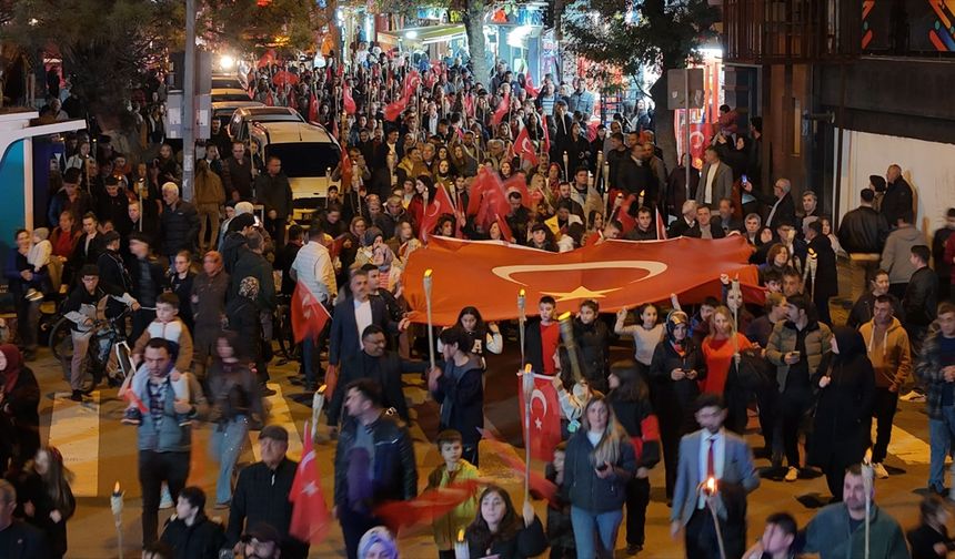 Kırıkkale'de Cumhuriyet coşkusu fener alayı ve konserle yaşandı