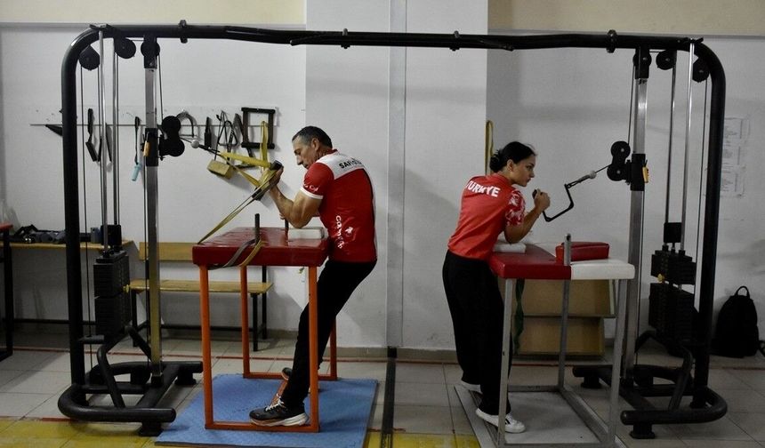 Milli Sporcular, Dünya Bilek Güreşi Şampiyonası İçin Hazırlanıyor