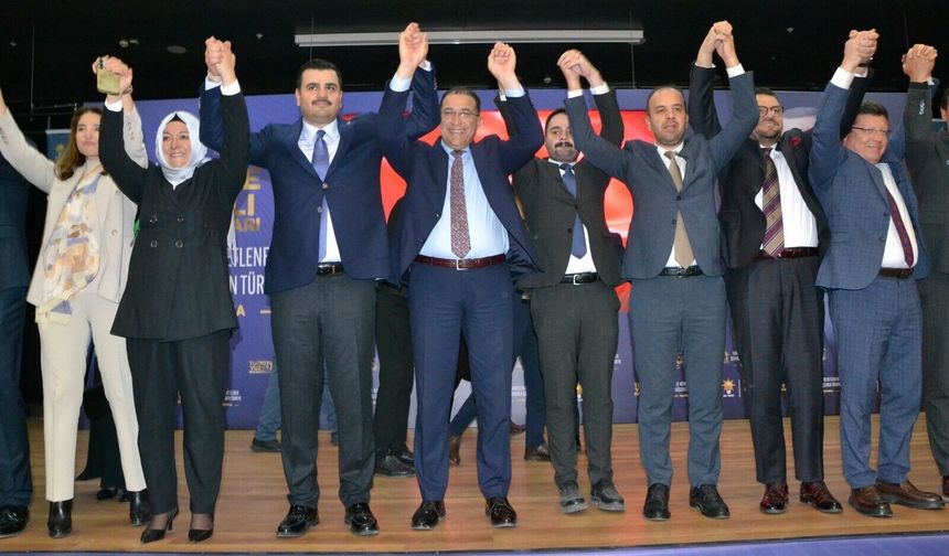 AK Parti’li Eyyüp Kadir İnan’dan Özgür Özel’e sert sözler