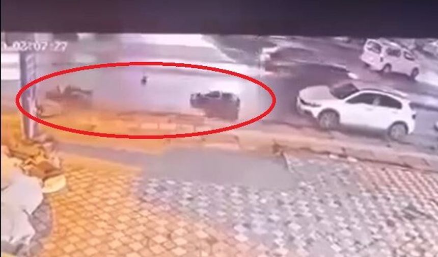 Ankara'da ehliyetsiz motosiklet sürücüsü otomobile çarptı