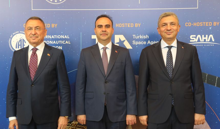 Bakan Kacır duyurdu: Türkiye’nin Ay yolculuğu için tarih belli oldu