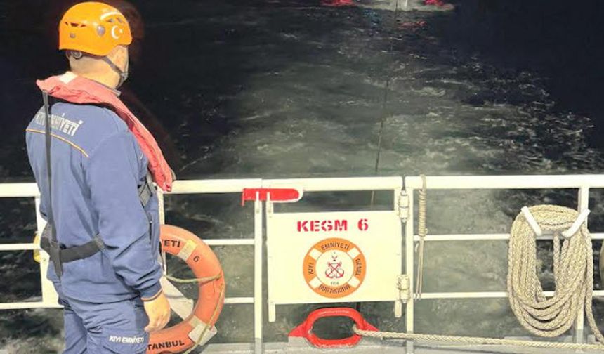 Çanakkale Boğazı’nda tekne arızası: 2 kişi kurtarıldı