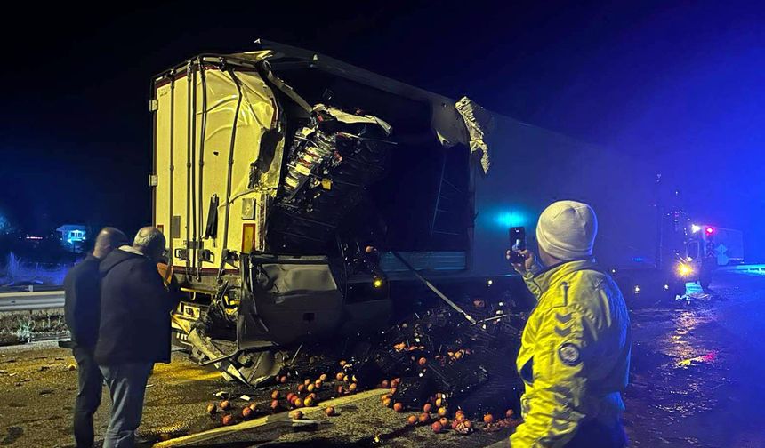 Edirne'de tur otobüsü, TIR'a çarptı: 10 yaralı