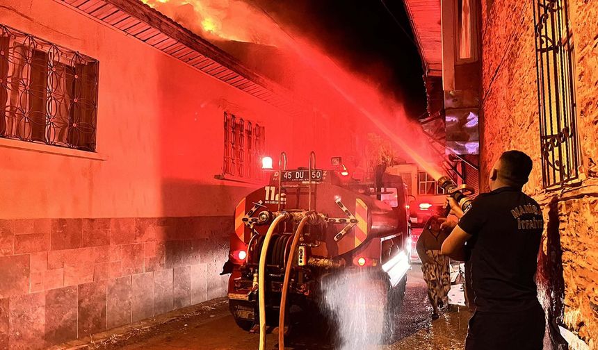 Evinin yanışını izlerken fenalaşıp ölen kişi defnedildi