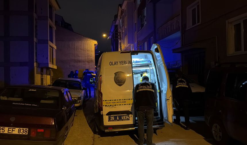 Husumetlisini evinin önünde pusu kurarak yaraladı