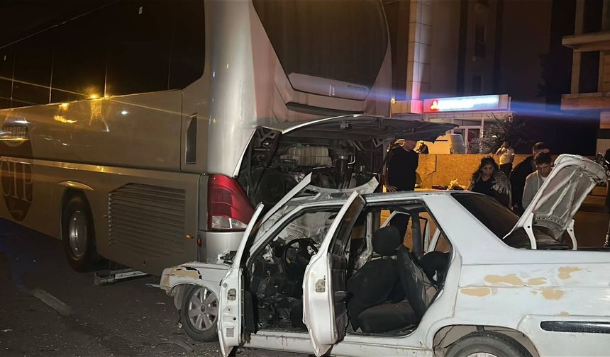Malatya'da Otomobil ve Yolcu Otobüsü Çarpıştı
