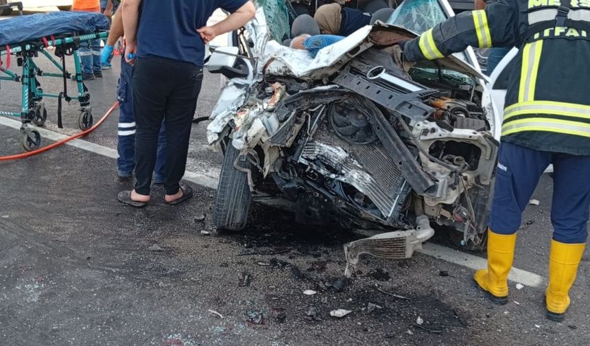 Mersin'de feci kaza: 2 ölü, 1 yaralı