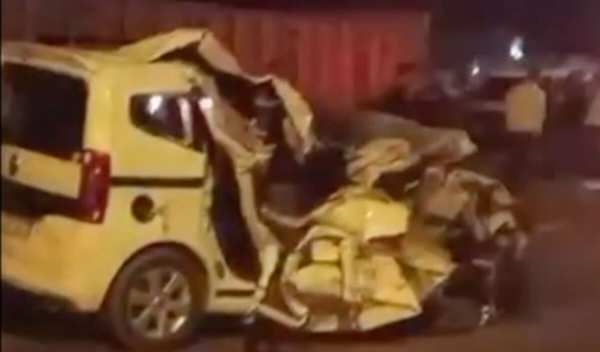 Midyat'ta Feci Kaza: TIR'a Çarpan Araçta 6 Kişi Yaralandı