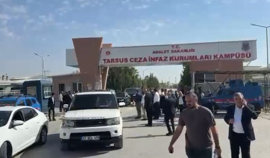 Özgür Özel, tutuklu belediye başkanlarını cezaevinde ziyaret etti