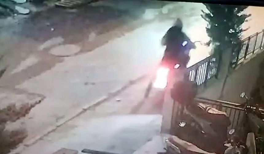 Park halindeki motosikleti saniyeler içinde çaldı