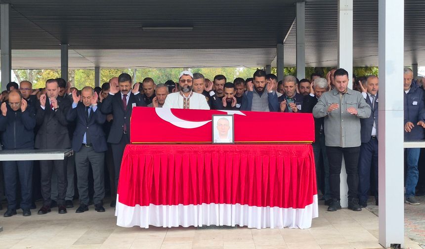 Sinop'ta alabora olan teknede yaşamını yitiren polis, toprağa verildi