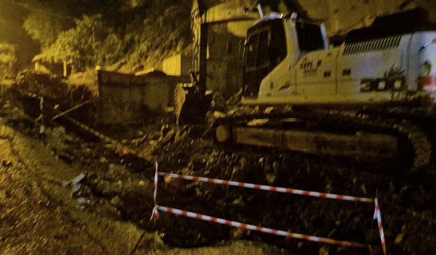 Zonguldak'ta 3 Gün Süren Sağanak Yağış Evi Yıktı: Çevre Binalara Tahliye Kararı!