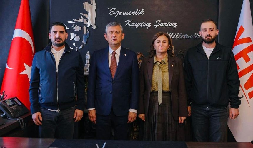 Narin Güran'ın Ailesinden Özgür Özel'e Ziyaret!