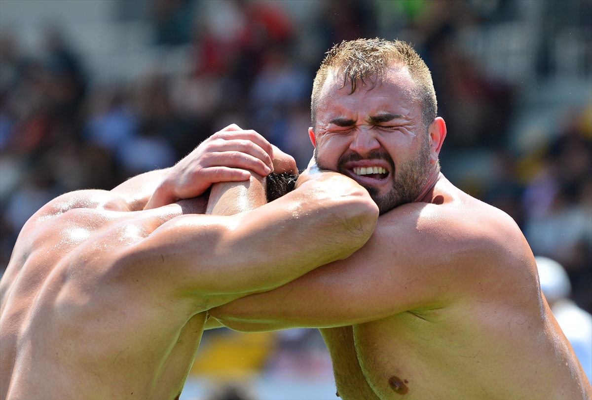 Başpehlivanlık Kemerini Orhan Okulu Taktı