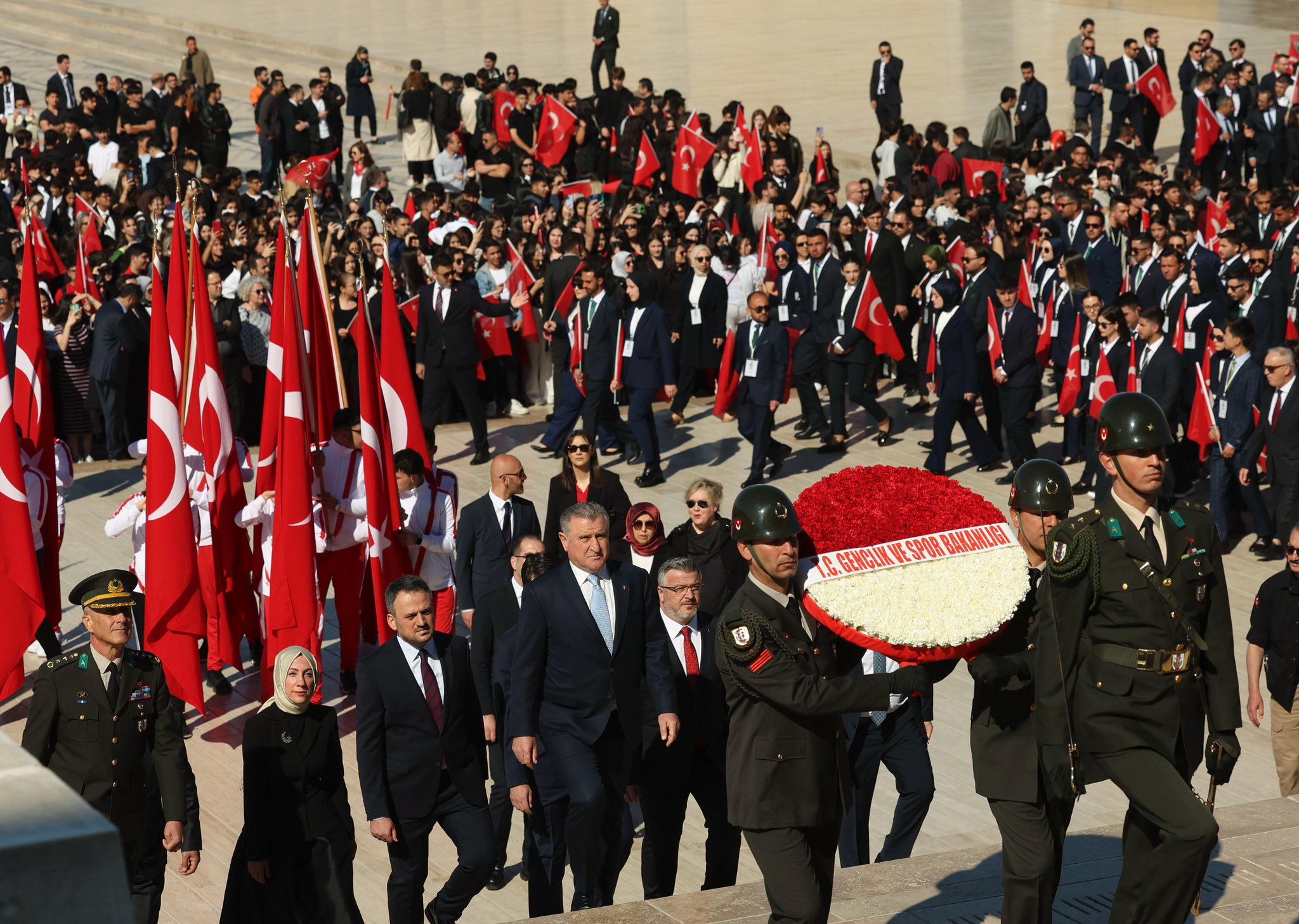 19 Mayıs Bakan Bak
